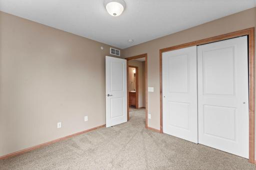 18-web-or-mls-868 Ledgestone Dr-68.jpg