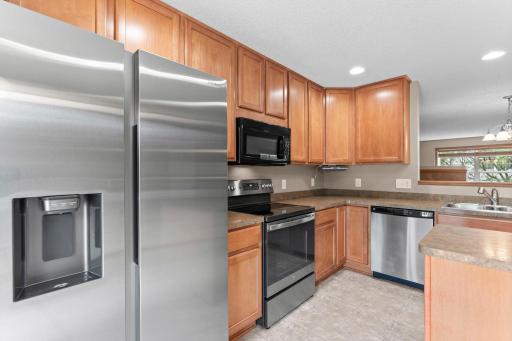 31-web-or-mls-868 Ledgestone Dr-133.jpg