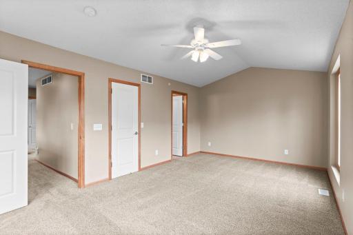 6-web-or-mls-868 Ledgestone Dr-8.jpg