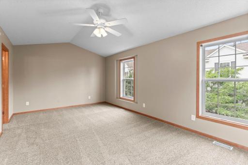 5-web-or-mls-868 Ledgestone Dr-3.jpg