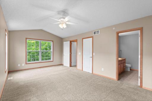 7-web-or-mls-868 Ledgestone Dr-13.jpg