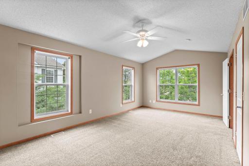 8-web-or-mls-868 Ledgestone Dr-18.jpg