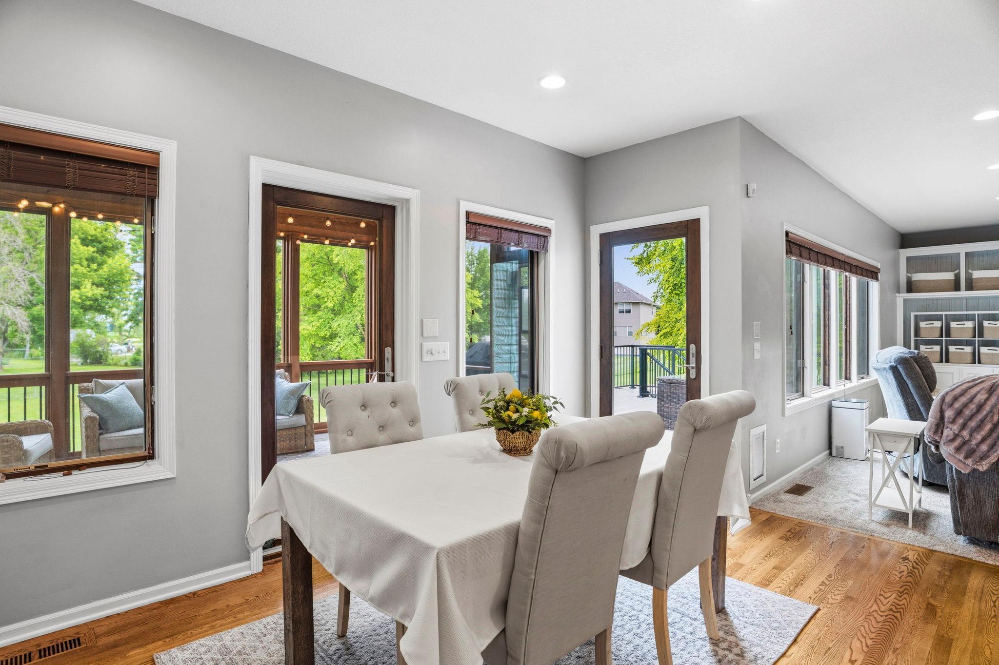 Informal dining in the kitchen.