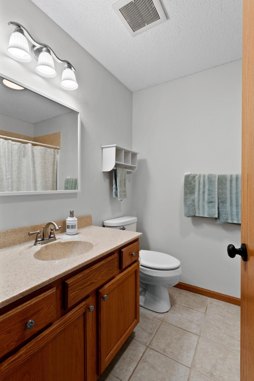 31-web-or-mls-19903 Excelsior Ln-31.jpg