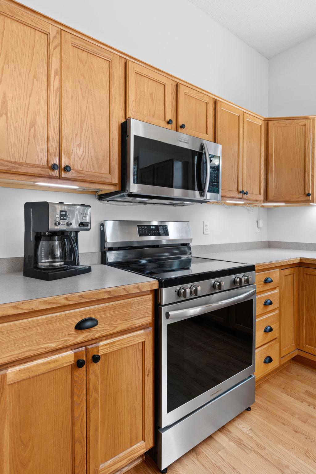 24-web-or-mls-19903 Excelsior Ln-24.jpg