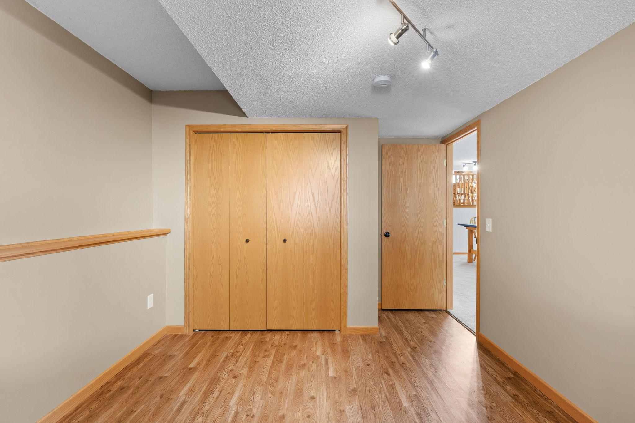 44-web-or-mls-19903 Excelsior Ln-44.jpg