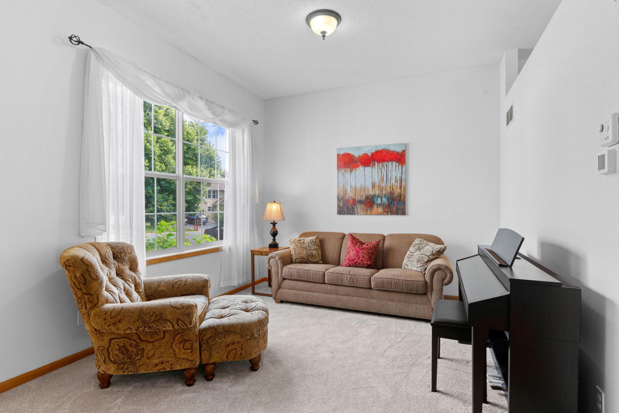 13-web-or-mls-19903 Excelsior Ln-13.jpg
