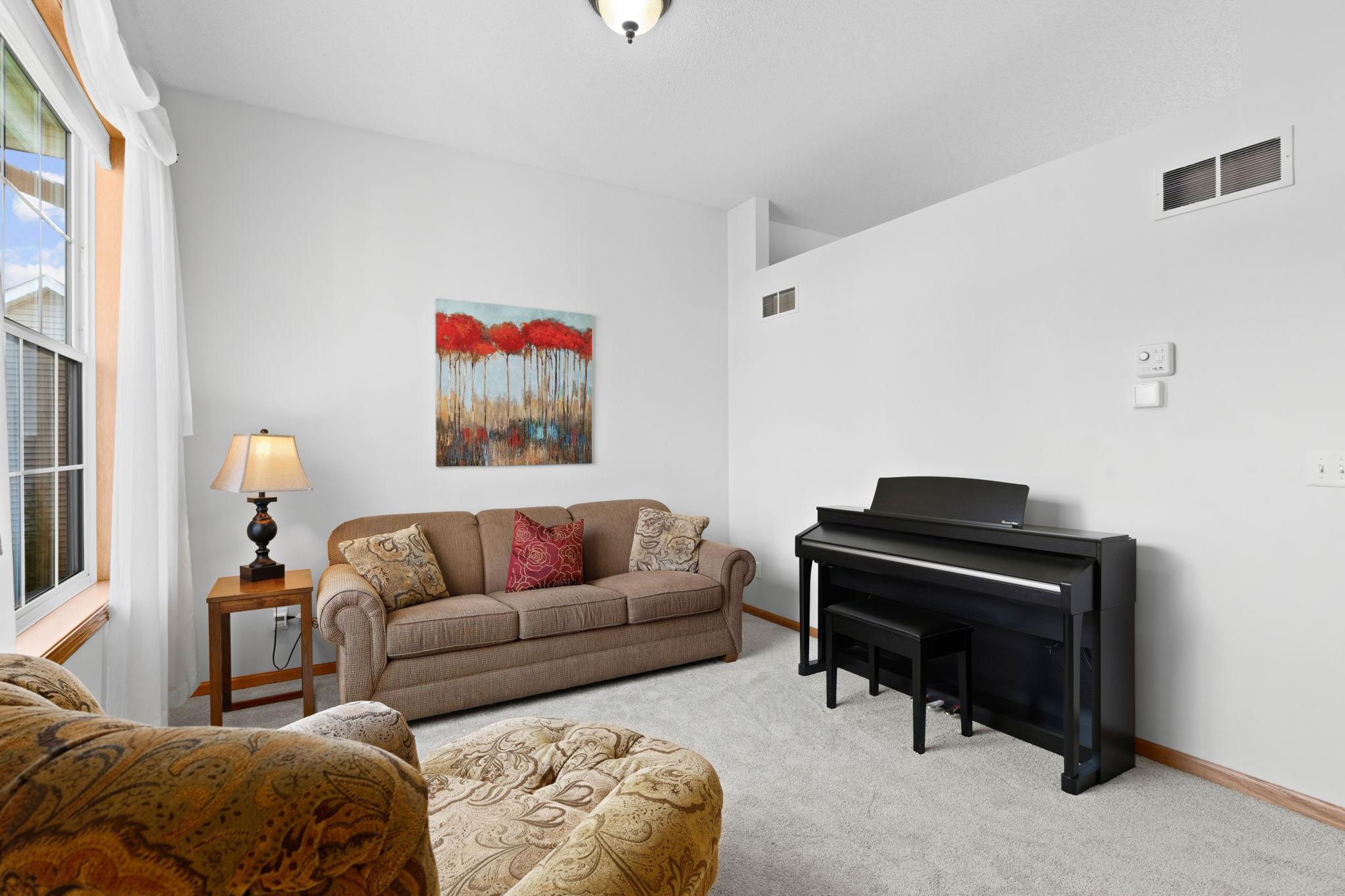 14-web-or-mls-19903 Excelsior Ln-14.jpg