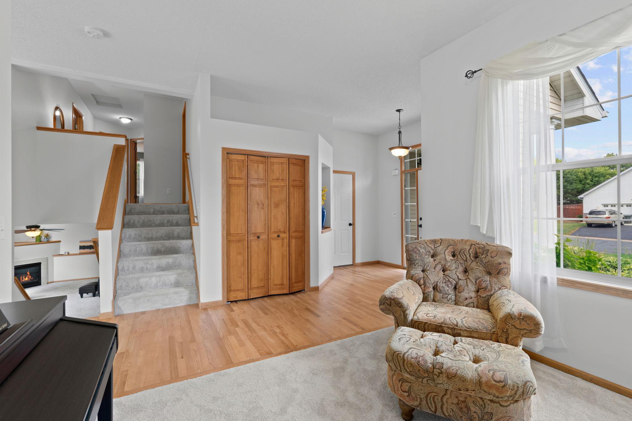 15-web-or-mls-19903 Excelsior Ln-15.jpg