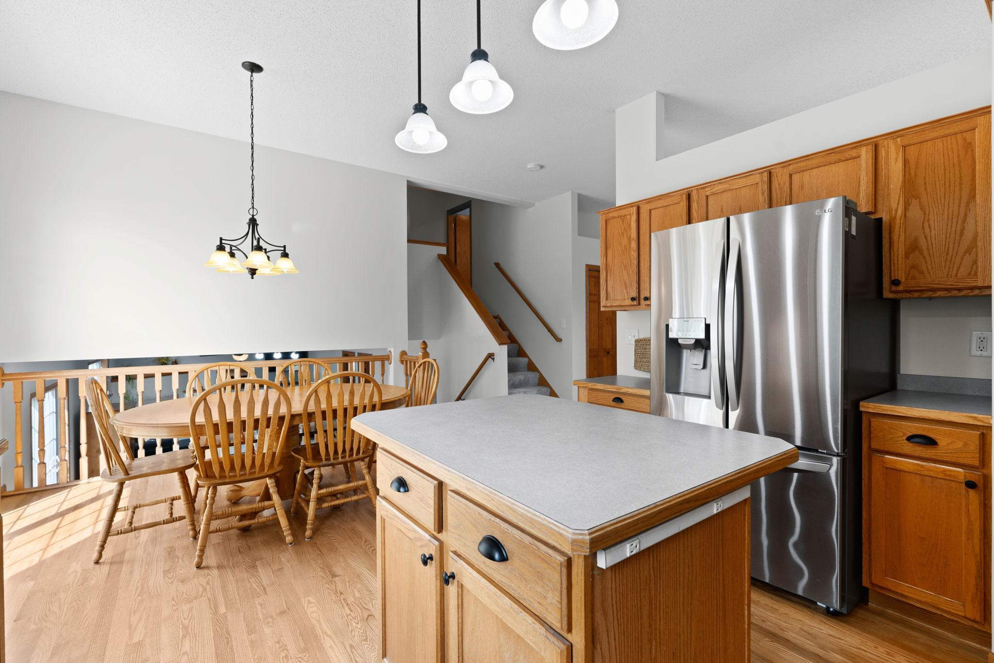 22-web-or-mls-19903 Excelsior Ln-22.jpg