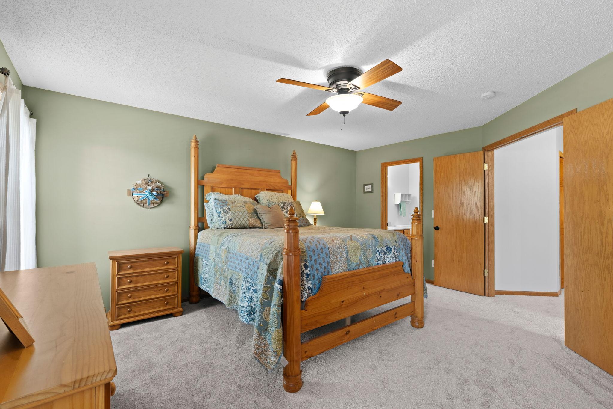 27-web-or-mls-19903 Excelsior Ln-27.jpg