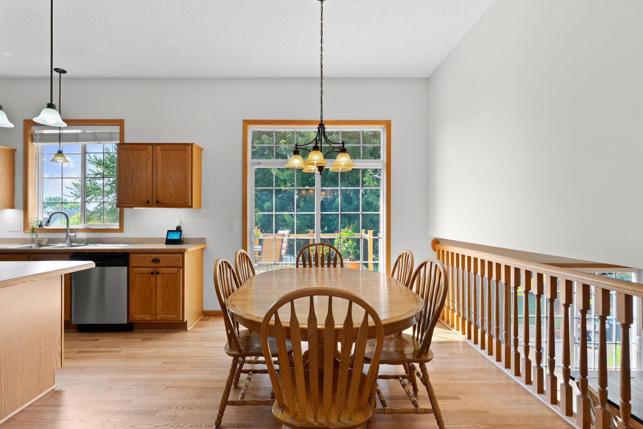 17-web-or-mls-19903 Excelsior Ln-17.jpg