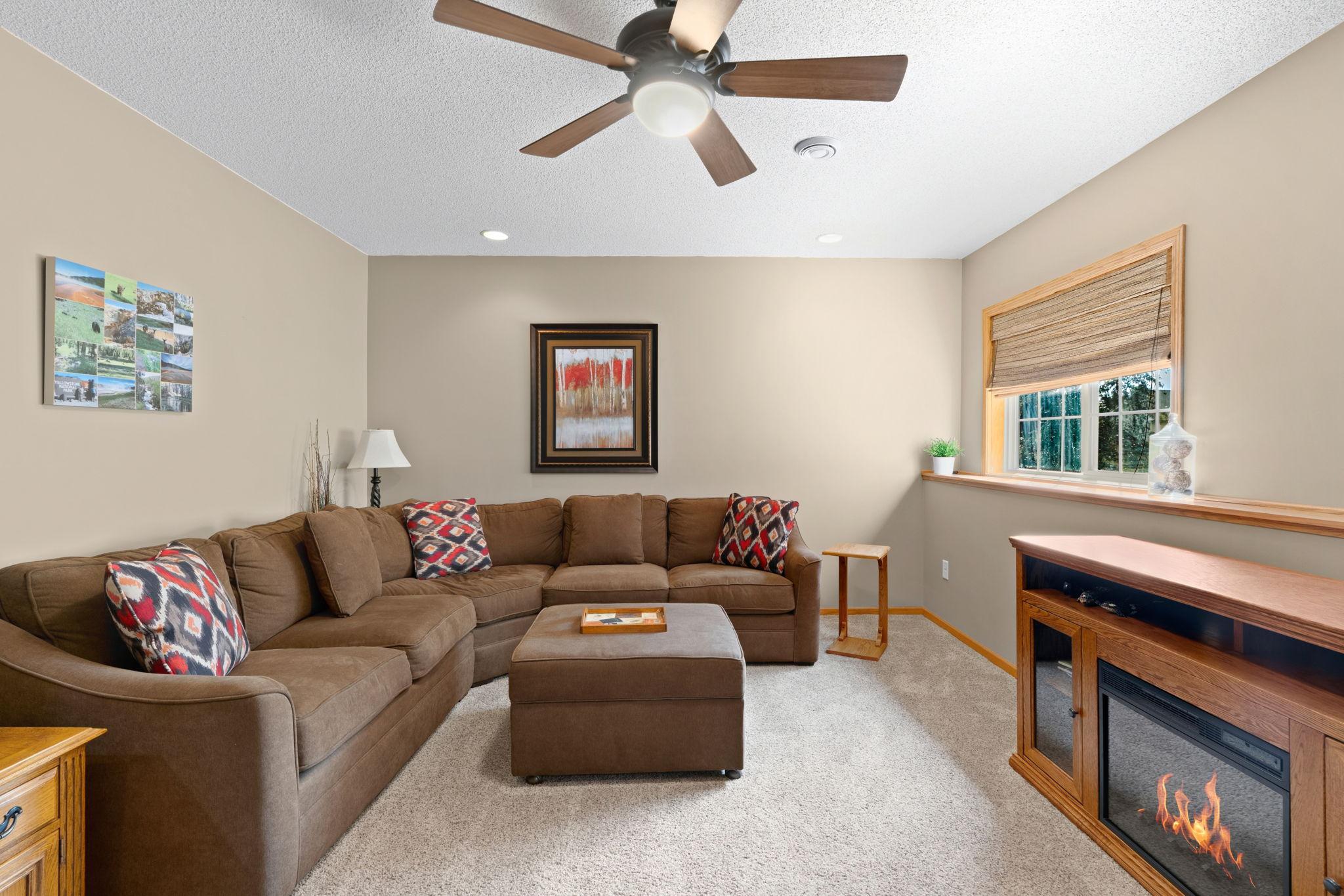 49-web-or-mls-19903 Excelsior Ln-49.jpg
