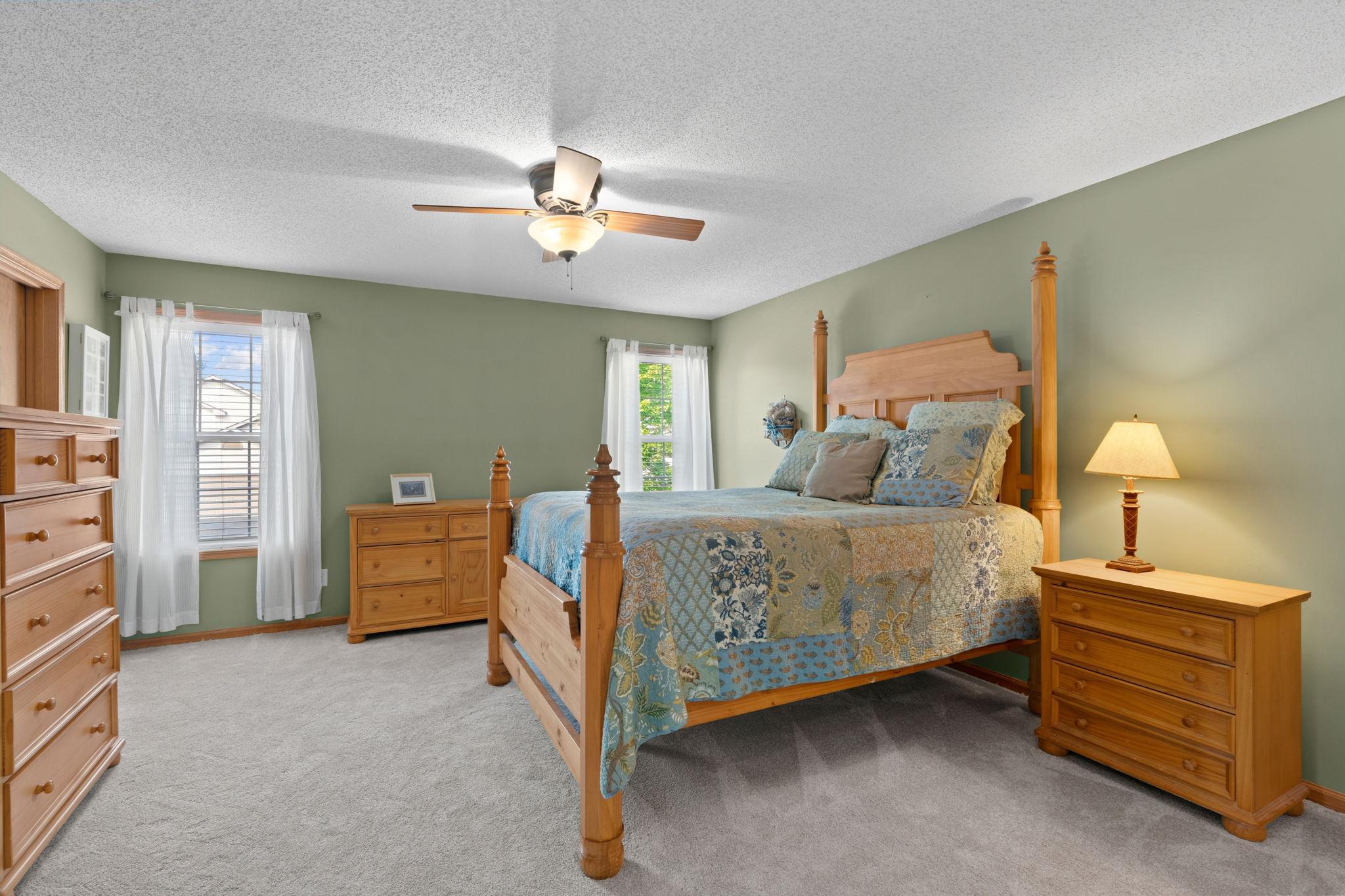 25-web-or-mls-19903 Excelsior Ln-25.jpg