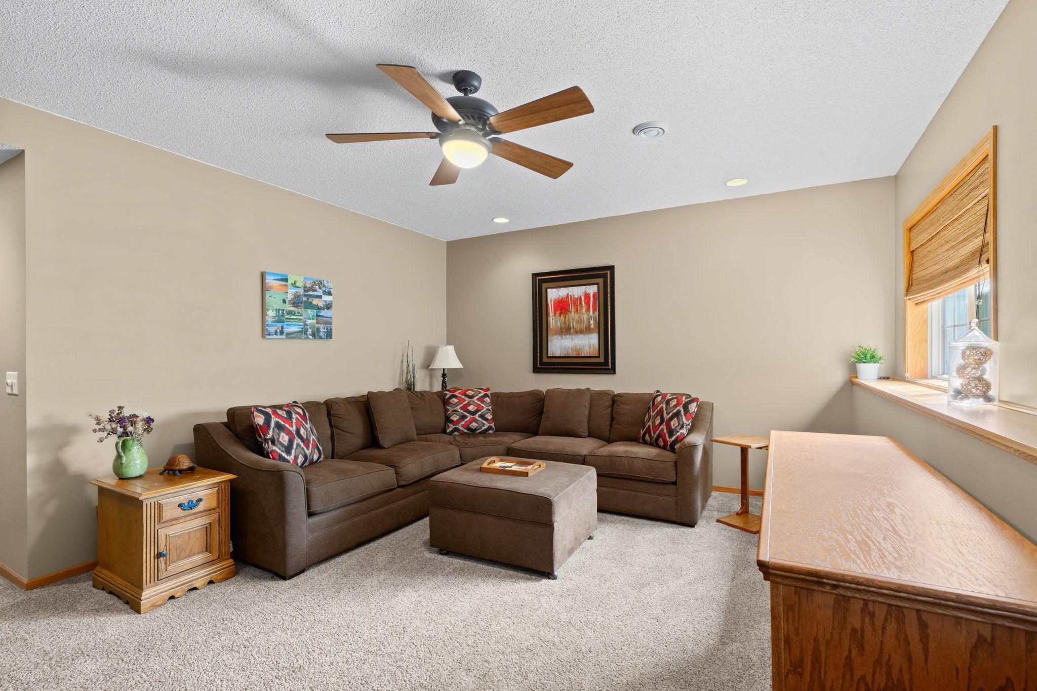 50-web-or-mls-19903 Excelsior Ln-50.jpg
