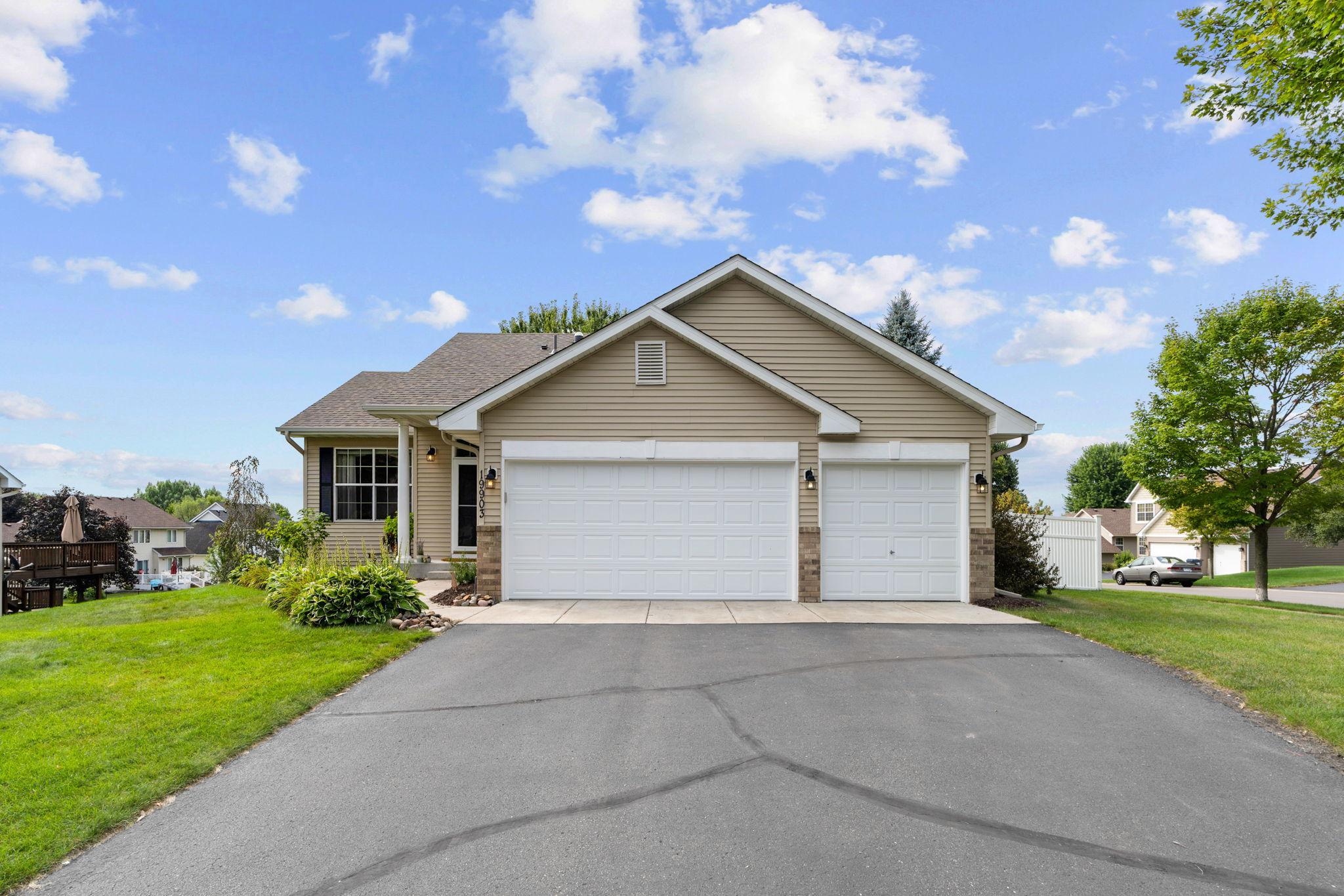1-web-or-mls-19903 Excelsior Ln-1.jpg