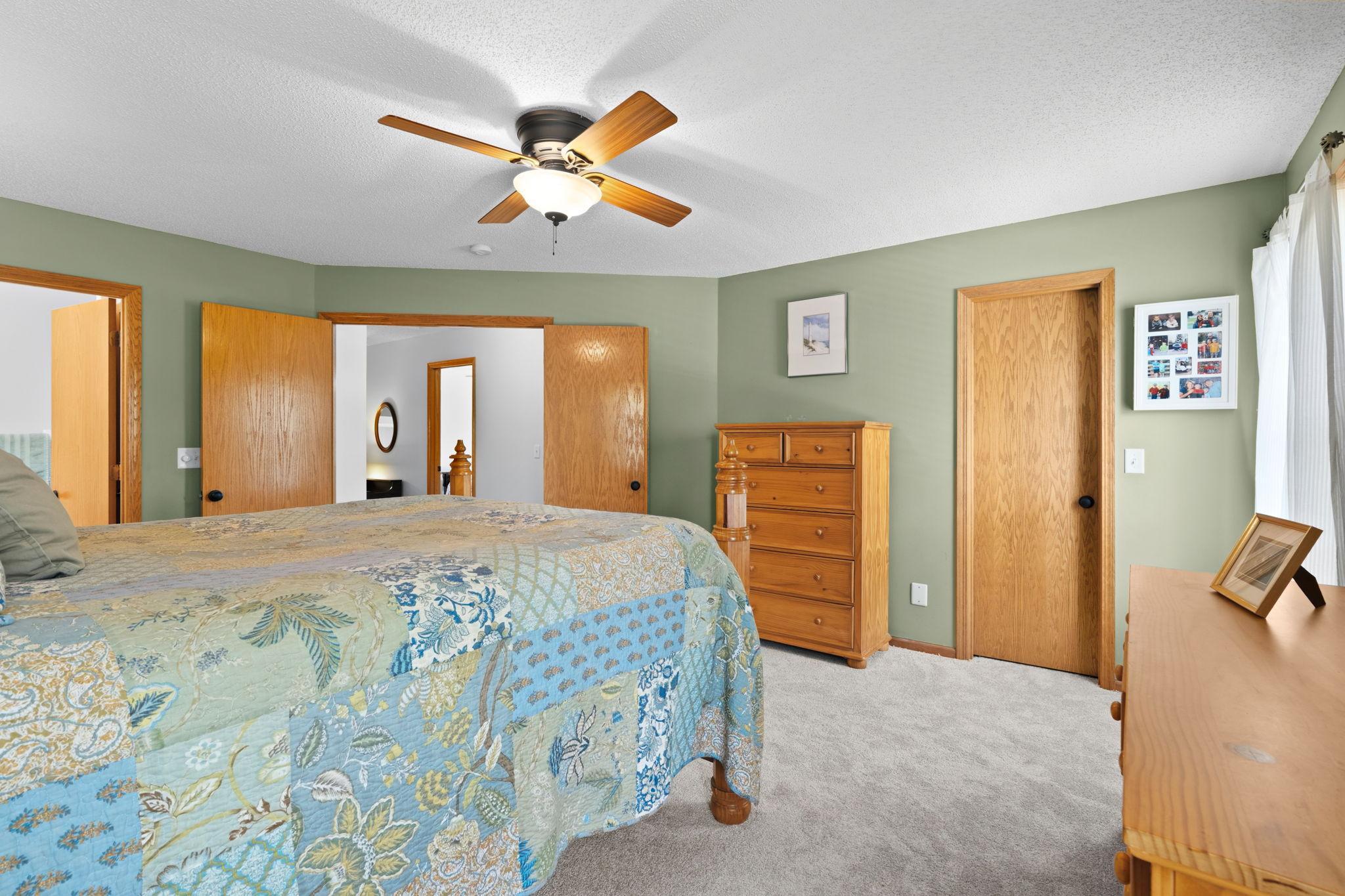 28-web-or-mls-19903 Excelsior Ln-28.jpg