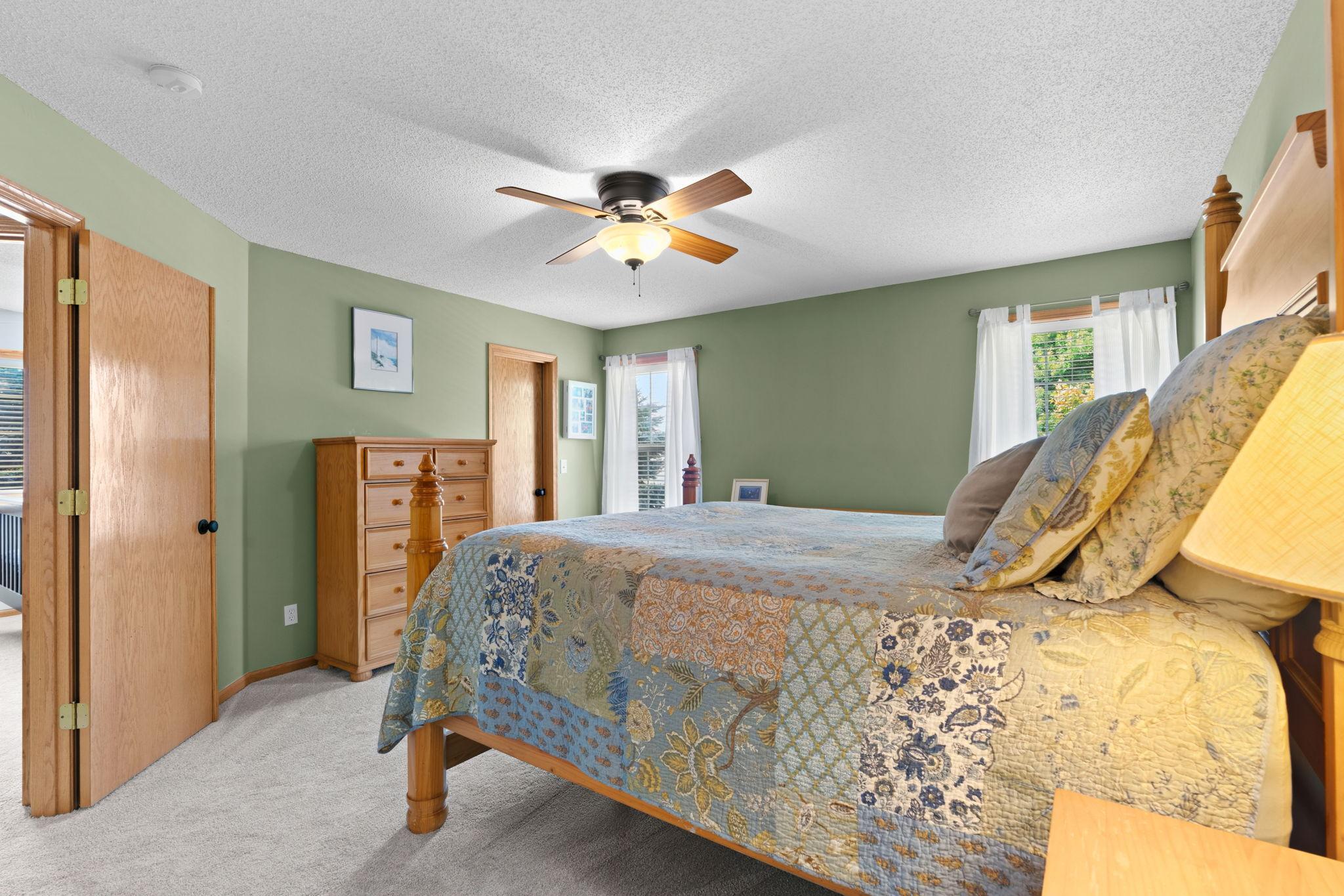 26-web-or-mls-19903 Excelsior Ln-26.jpg