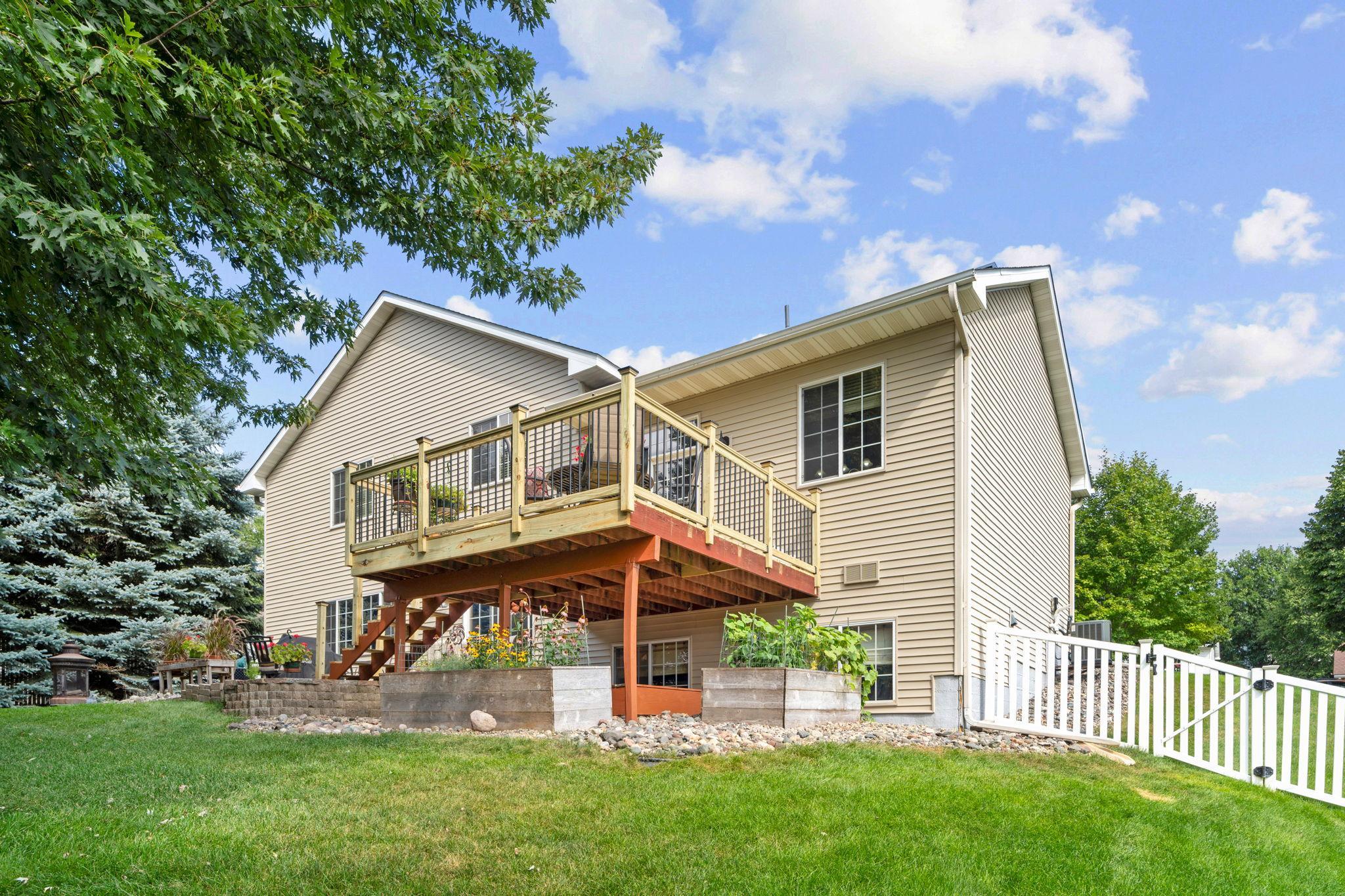 7-web-or-mls-19903 Excelsior Ln-7.jpg