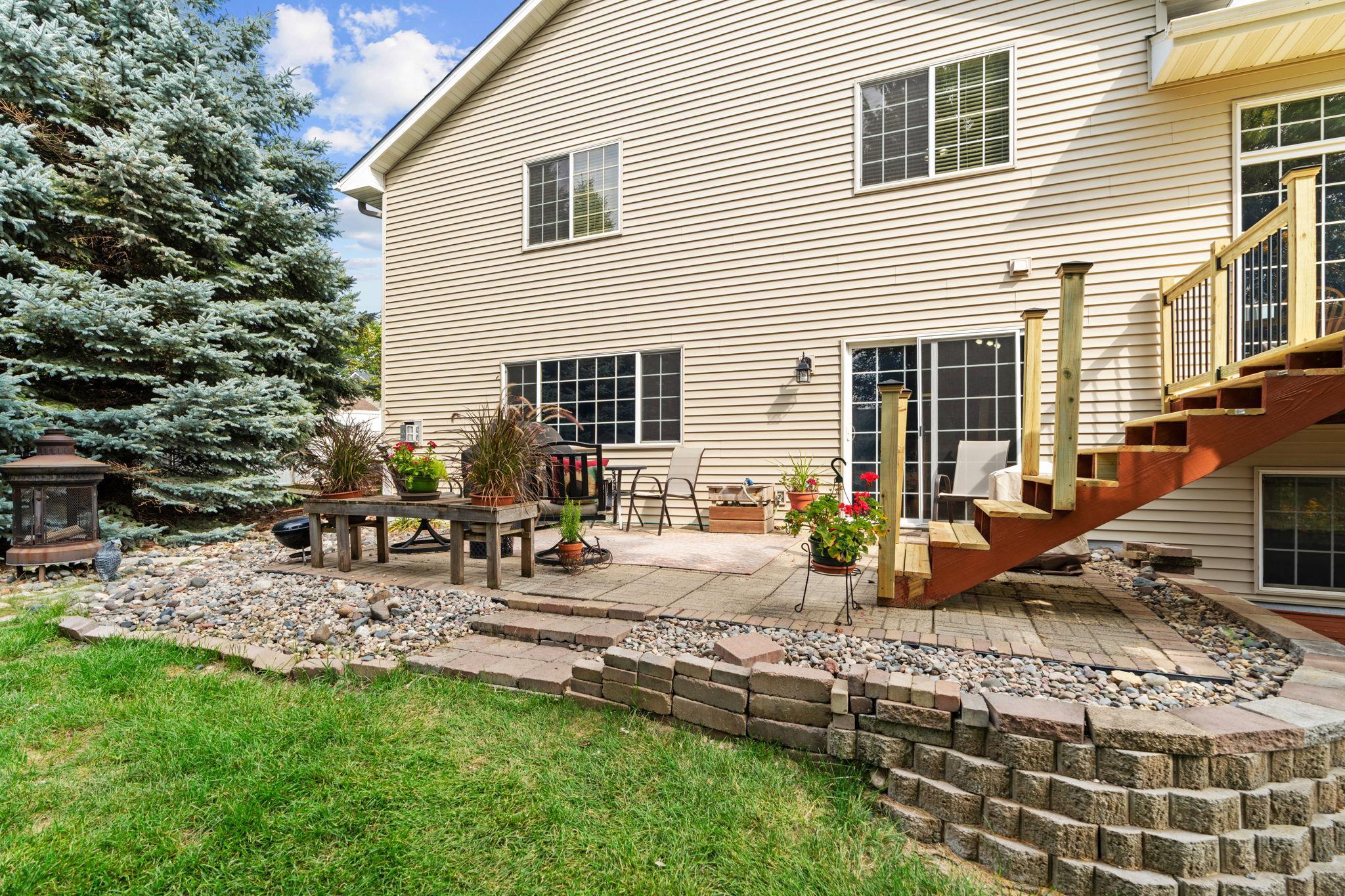 9-web-or-mls-19903 Excelsior Ln-9.jpg