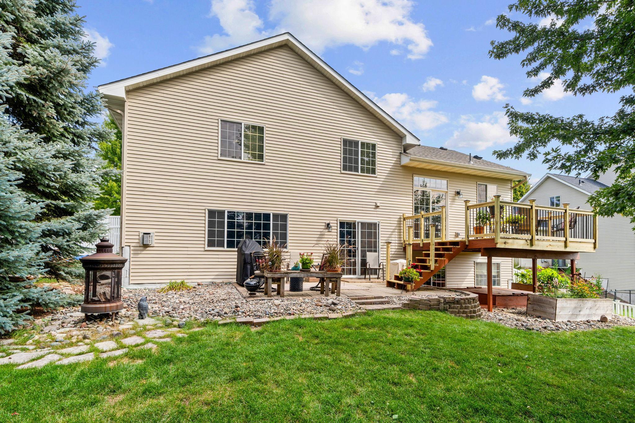 6-web-or-mls-19903 Excelsior Ln-6.jpg