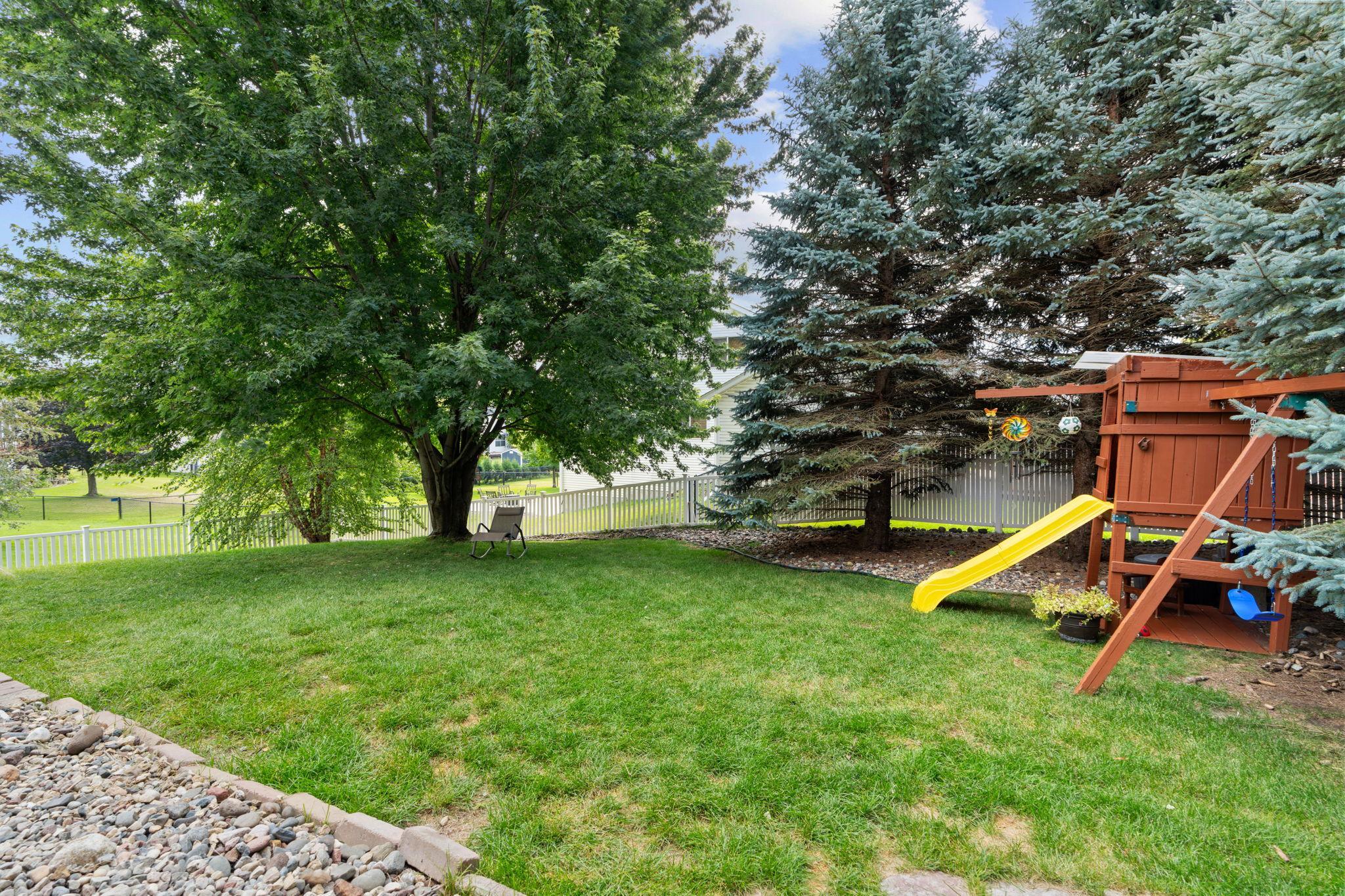 5-web-or-mls-19903 Excelsior Ln-5.jpg