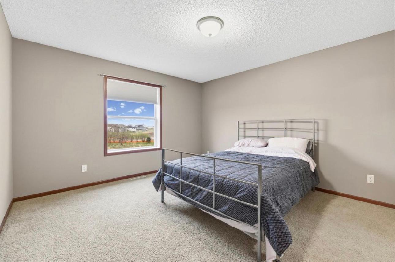 Guest bedroom