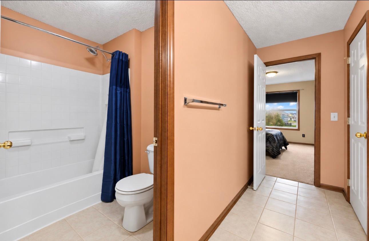 Jack & Jill tub/toilet separate