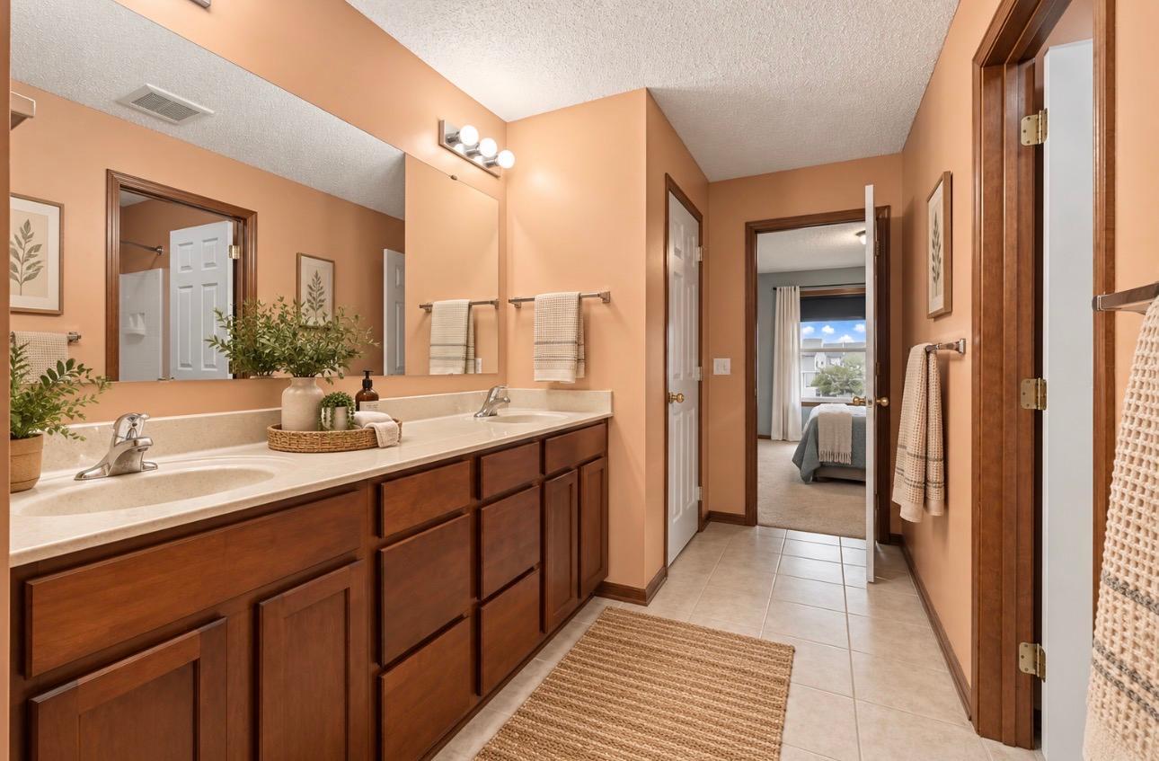 Large Jack & Jill bath- AI
