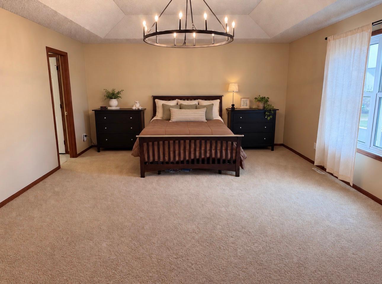 Primary bedroom (2)