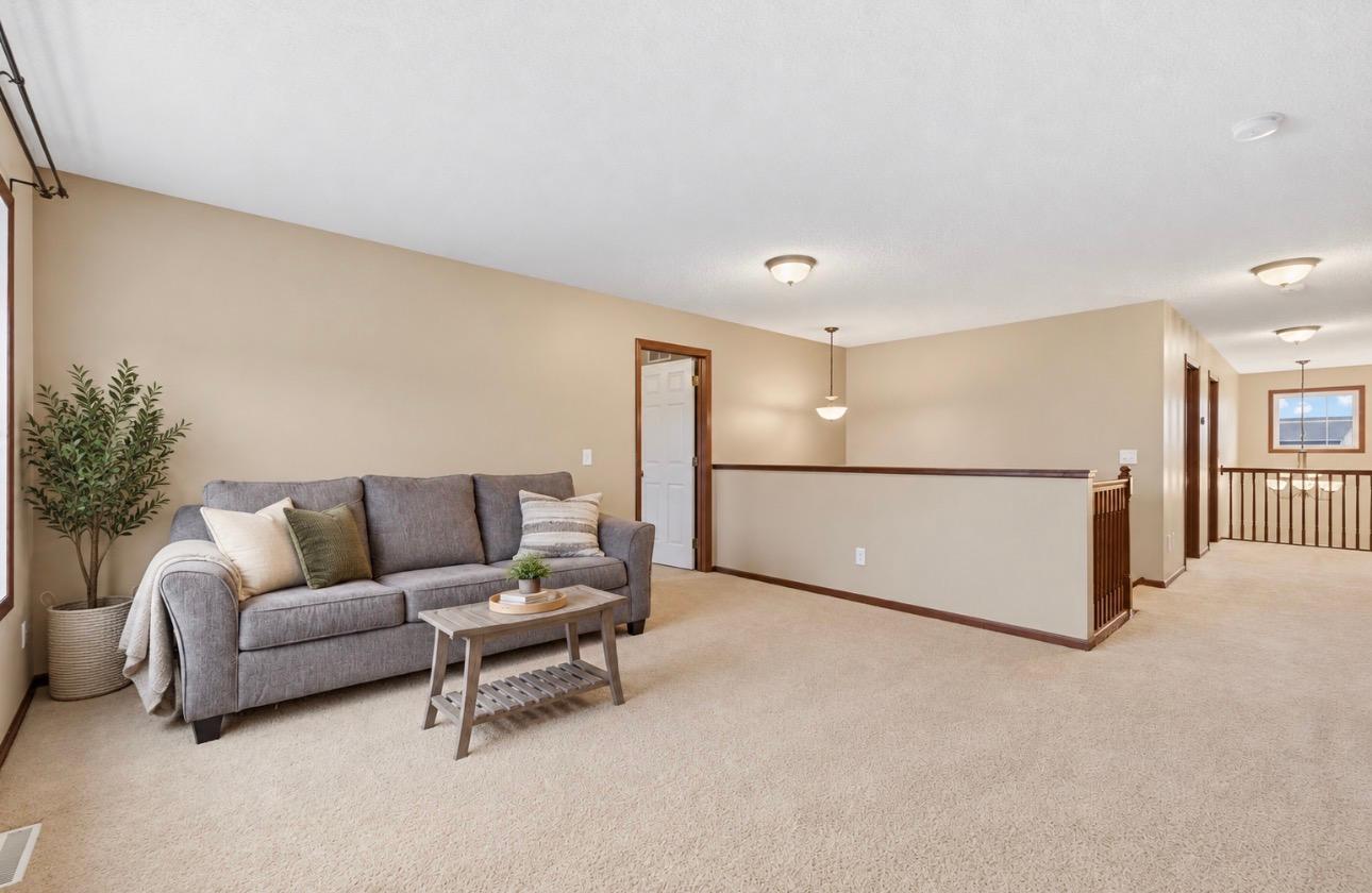 Upper level living/bonus space