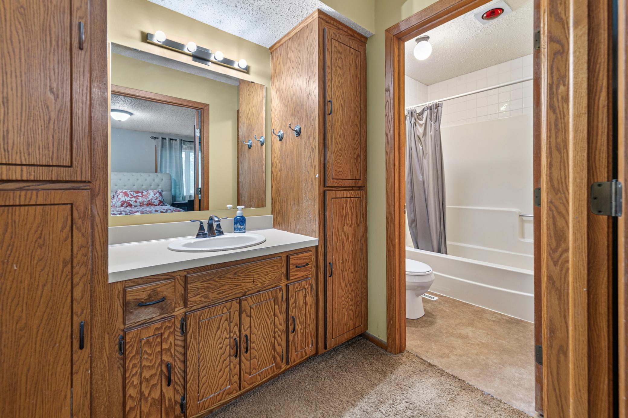 Full upper bath with separate tub and toilet room
