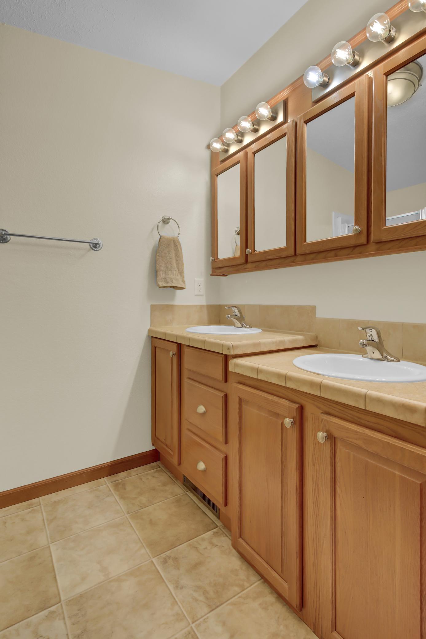 Owners Bath - Double Sinks