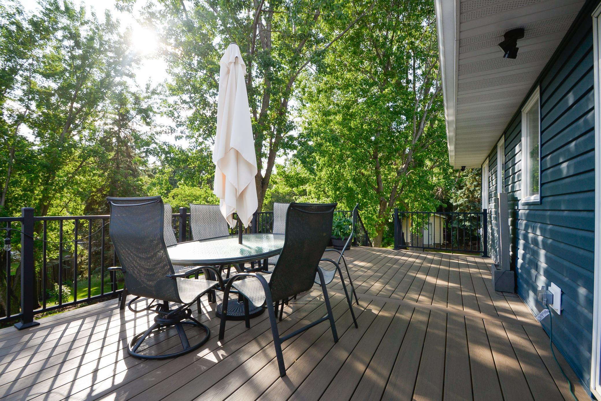 Dining Area walks out to deck