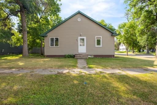 229 7th Avenue, Enderlin, ND 58027