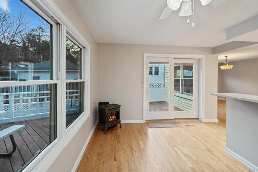 Sunroom w/gas stove-patio to deck