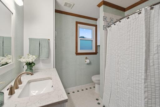 Full upper bath