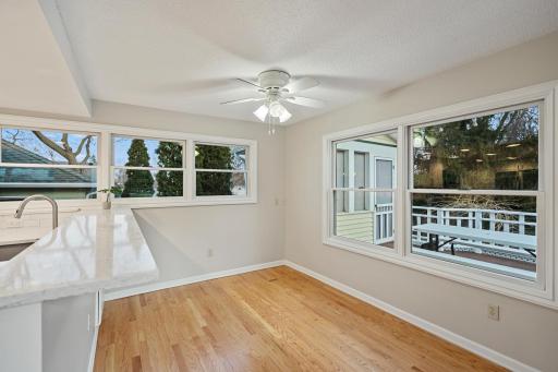 Sun room w/lots of windows