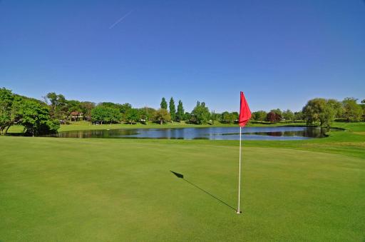Golf course nearby