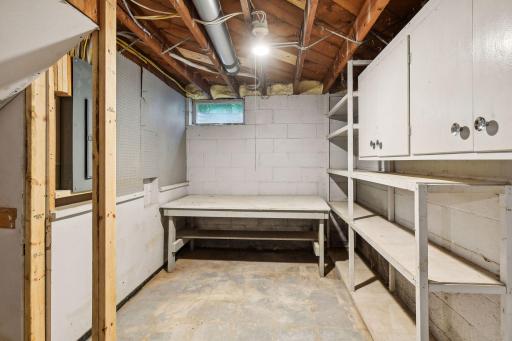 LL workshop/potential bedroom