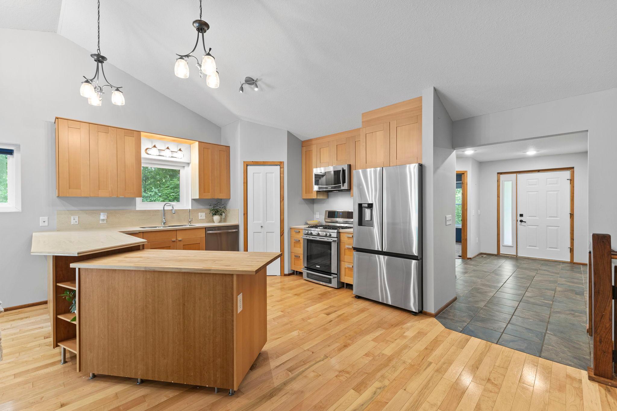 Feels like new construction- built in only 2011!