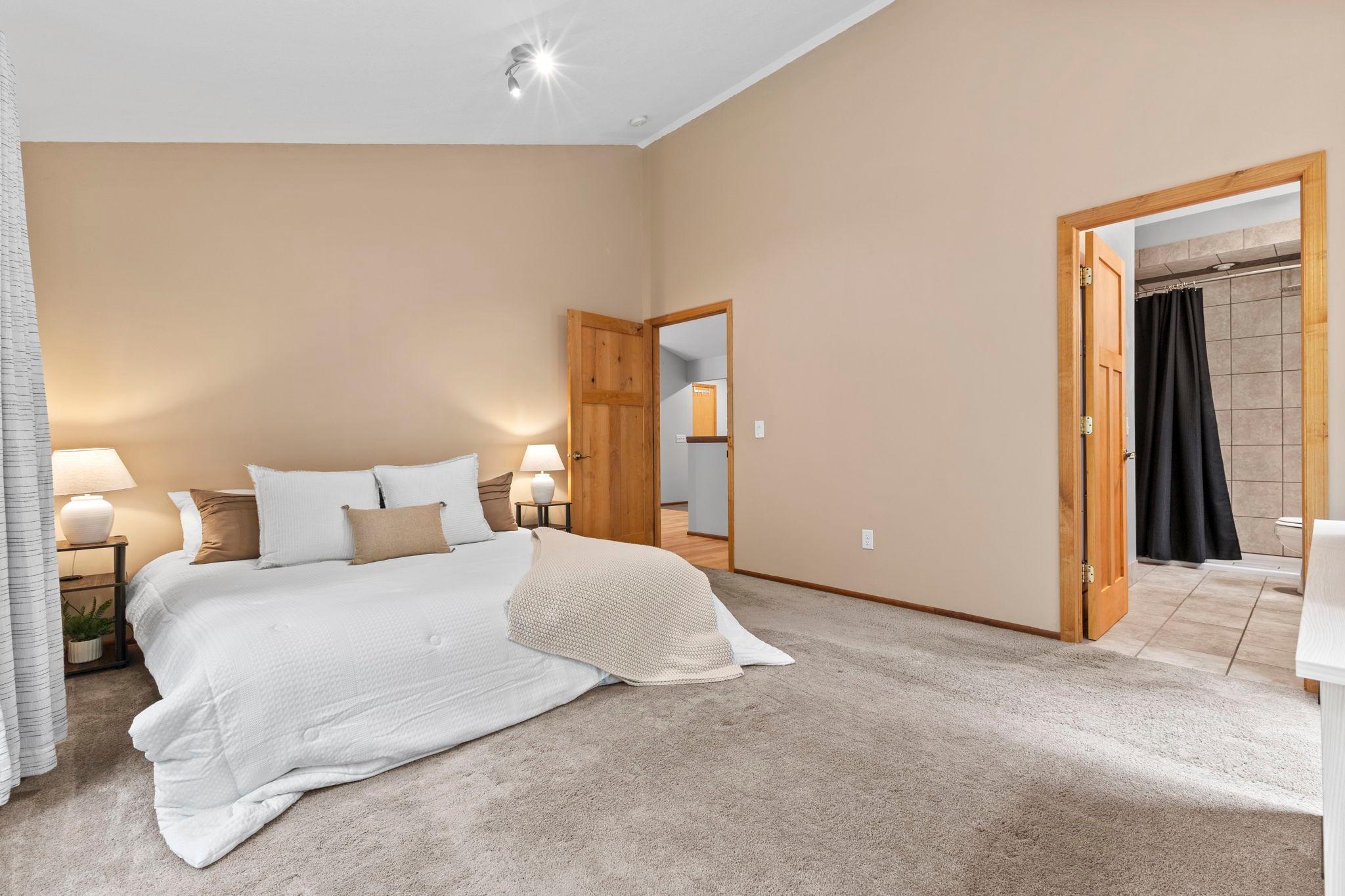 Bright & spacious!