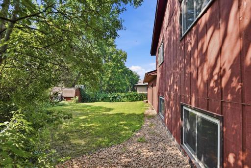 Fully fenced backyardâyour own private retreat