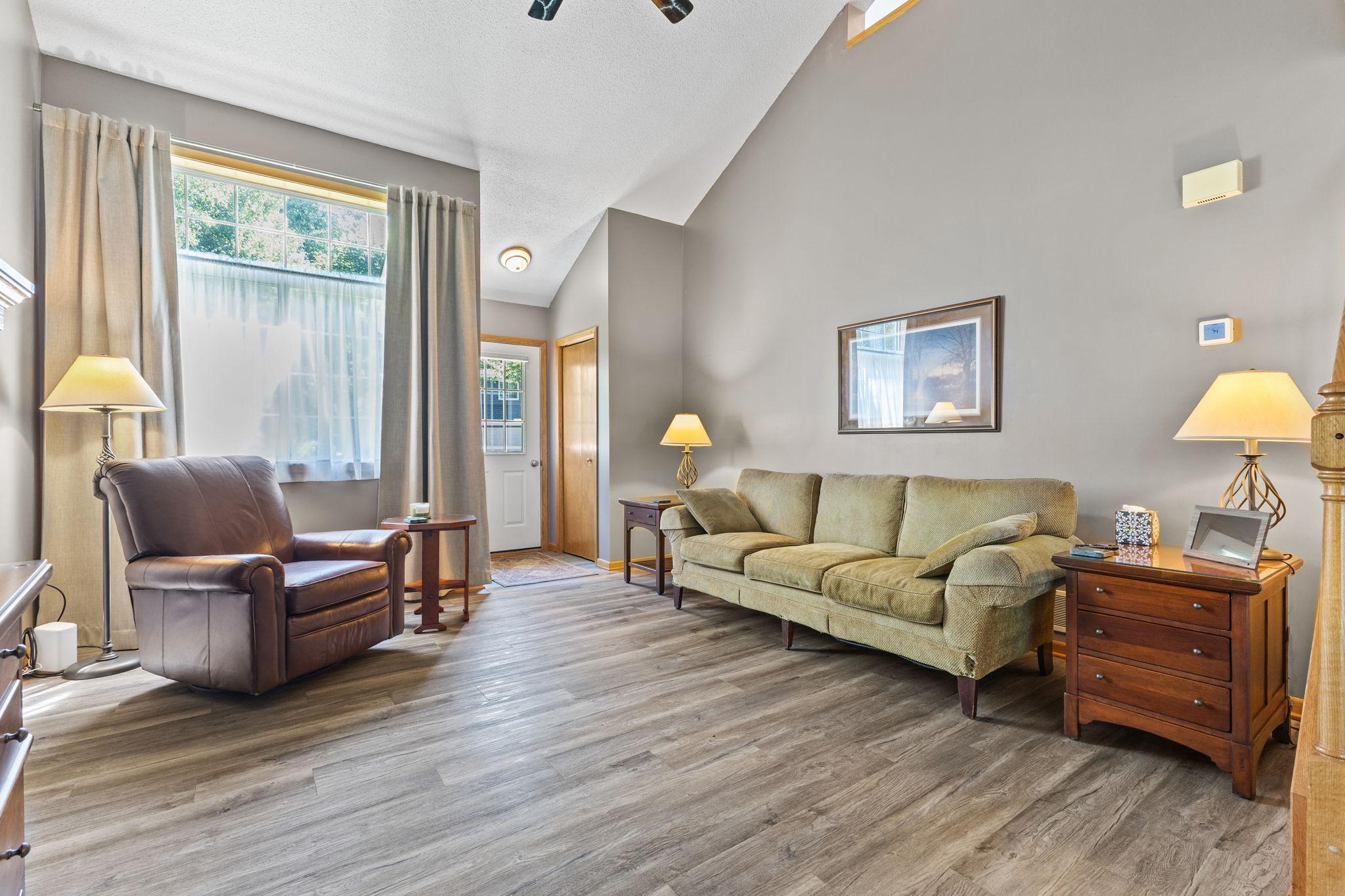Vivid Spaces_1755 Donegal Dr 4_07.JPG