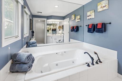 8913 S Minnehaha Circle, Minneapolis, MN 55426