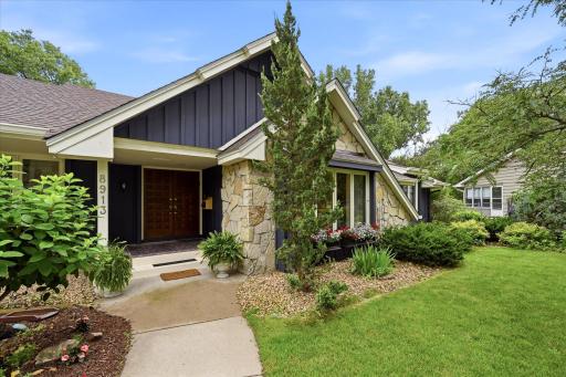 8913 S Minnehaha Circle, Minneapolis, MN 55426