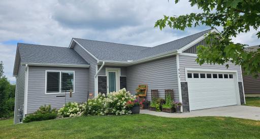 Welcome to 947 Breckenridge Ln. Montrose