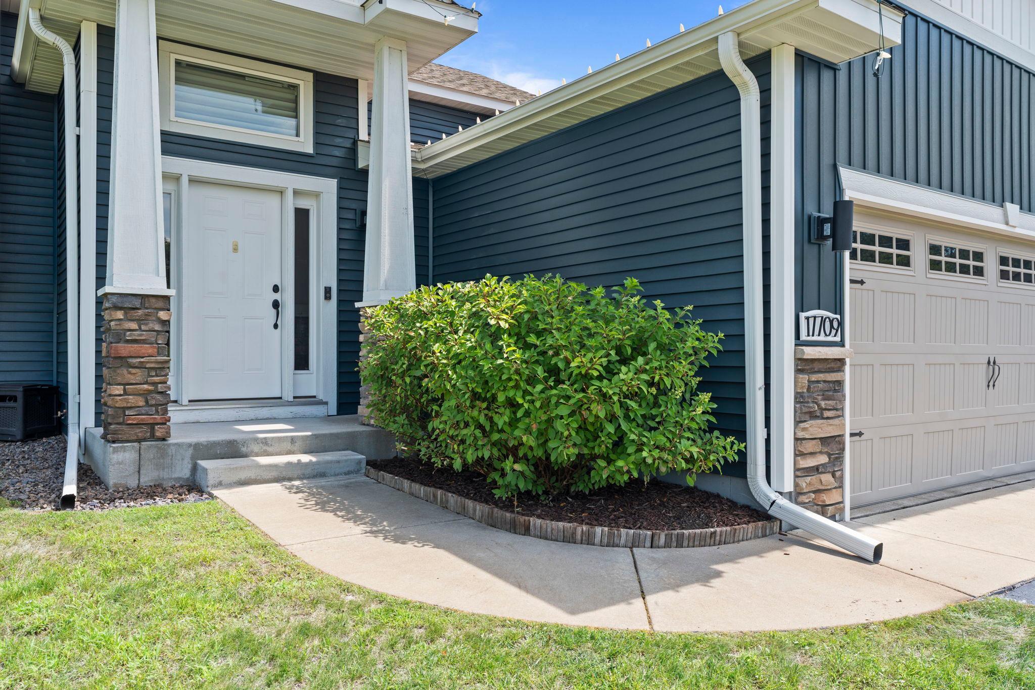21-web-or-mls-17709 Tyler St NW-38.jpg
