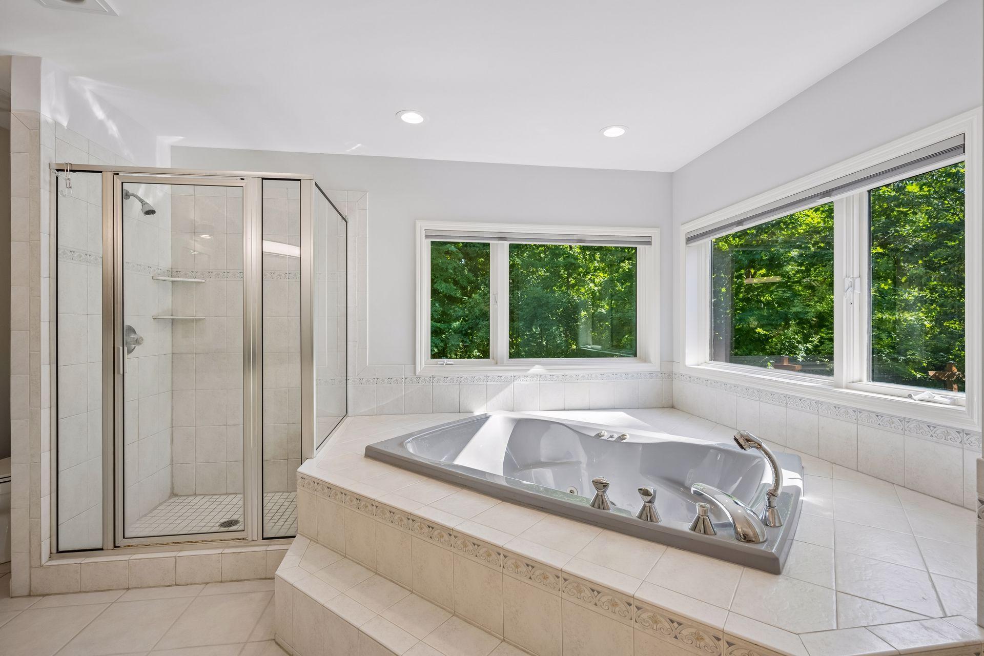 An ideal relaxation space - private wooded views from the shower and jetted tub