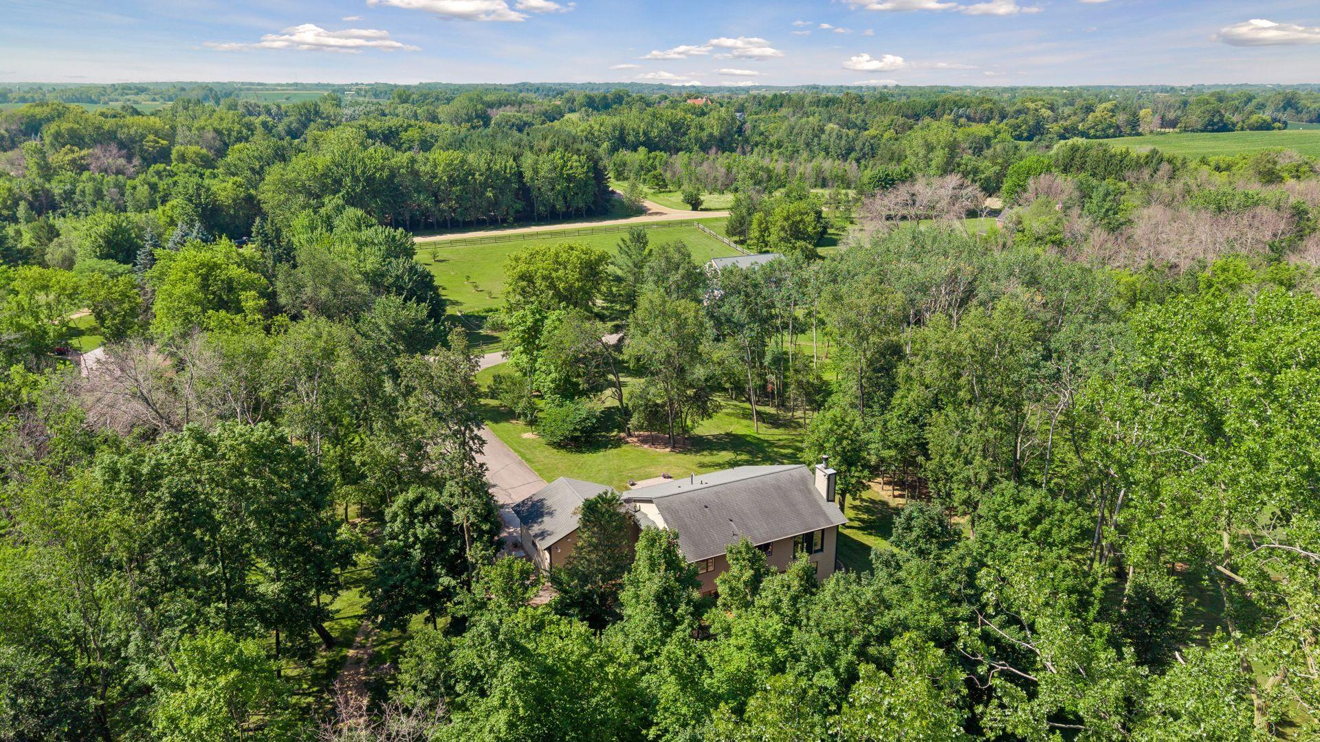 Located at the end of a dead-end road and room to stretch out, your ideal country lifestyle awaits